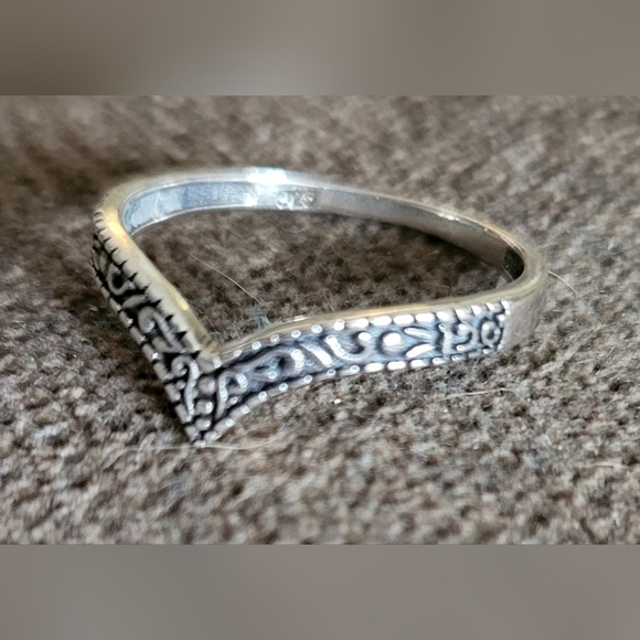 Jewelry - Sterling silver ring ~size 8.5~